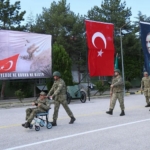 47 engelli 1 günlüğüne asker oldu
