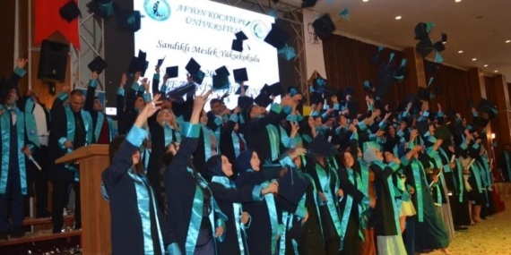 Sandıklı MYO’da mezuniyet töreni
