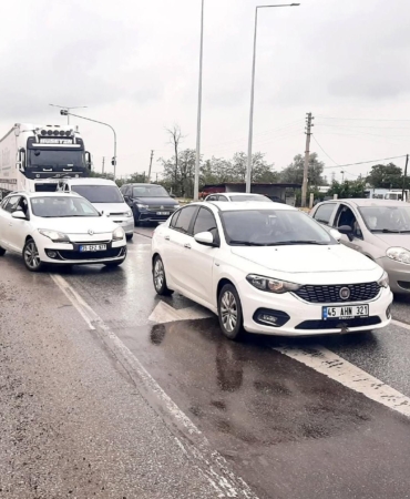 Çay Dörtyol kavşağında bayram tatili yoğunluğu