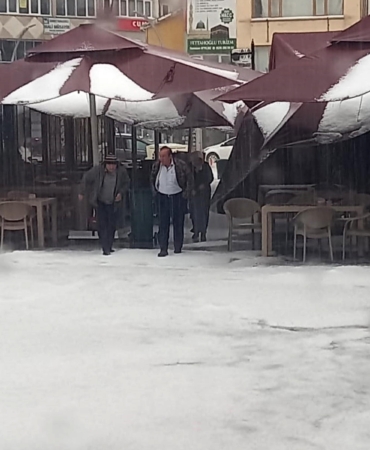 Yağmur ve dolu yaşamı olumsuz etkiledi