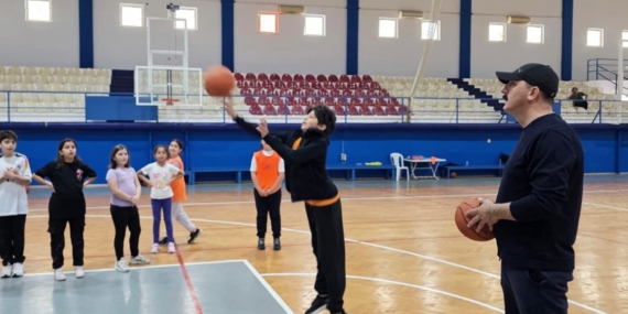 Başkan Kotan, Minik Basketbolcularla Bir Arada!
