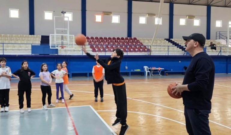 Başkan Kotan, Minik Basketbolcularla Bir Arada!